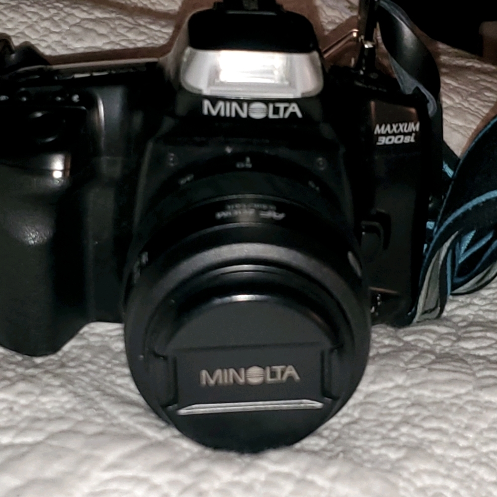 Minolta Maxxum 300si 35mm Film Camera